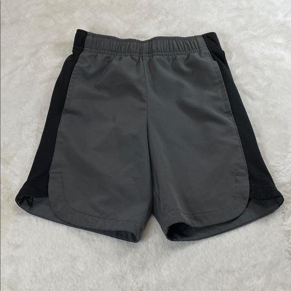 Jumping Beans Boy’s Active Shorts gray and black size 6 - Picture 1 of 5